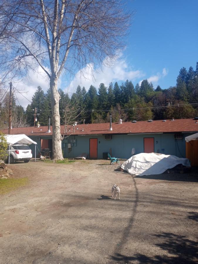 Bigfoot Rv & Cabins Park Happy Camp Екстериор снимка